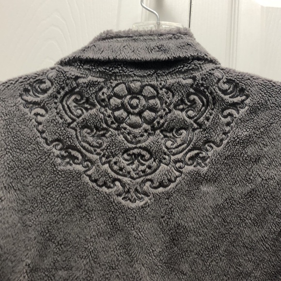 Ascend half zip pull over with embroidery on left side and top of the back - Picture 12 of 13